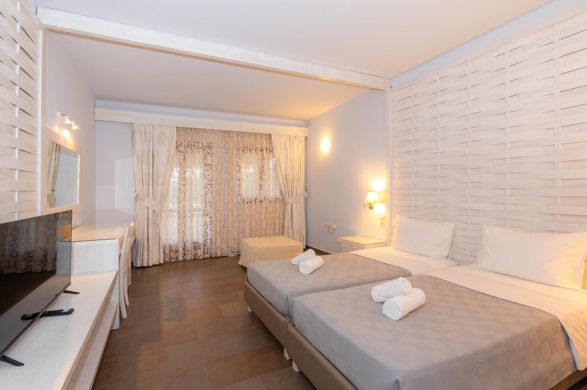 Aktaion Resort Gythio Bagian luar foto